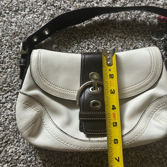 Vintage Coach SoHo Cream and Black Shoulder Bag - Picture 9 of 10